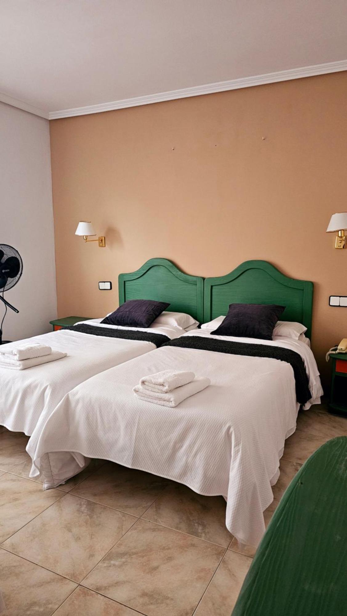 Hotel Matalenas ซานตานเดร์ ภายนอก รูปภาพ