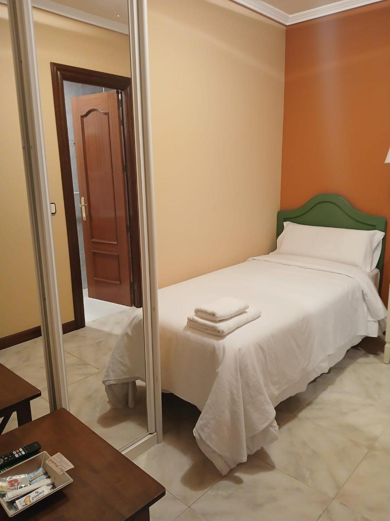 Hotel Matalenas ซานตานเดร์ ภายนอก รูปภาพ