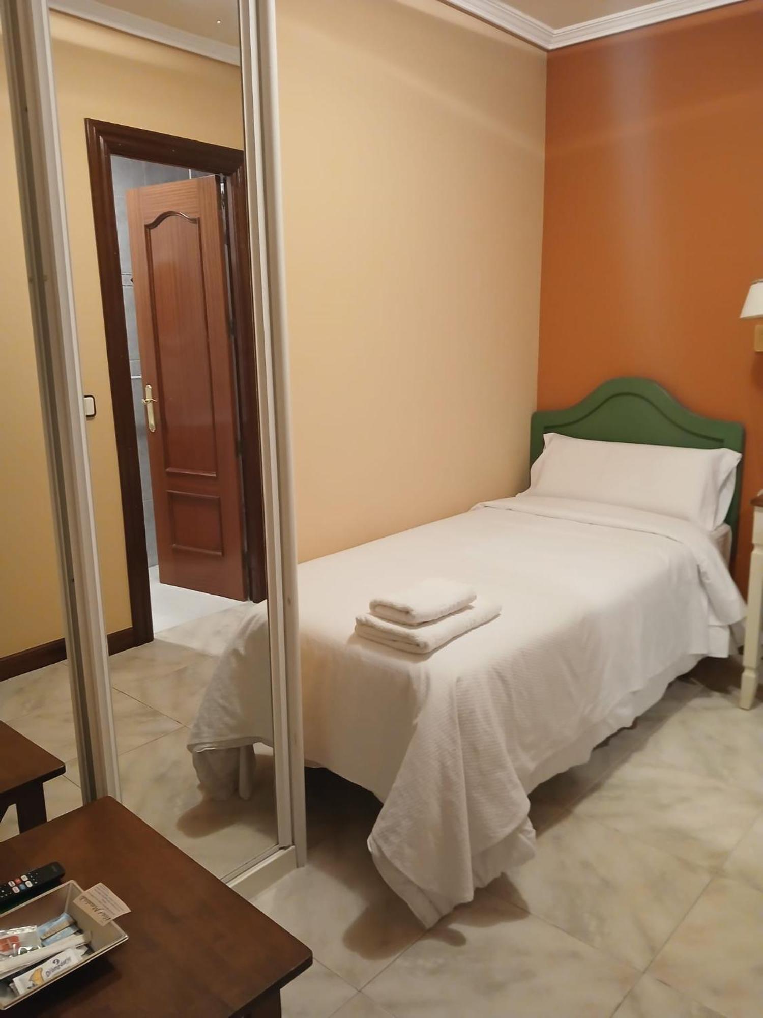 Hotel Matalenas ซานตานเดร์ ภายนอก รูปภาพ